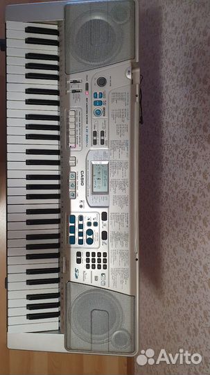 Синтезатор casio lk-300 tv-p, стойка, педаль