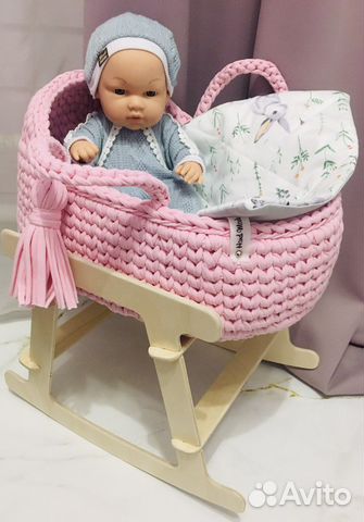 Вязаная люлька для куклы