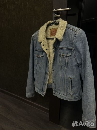 Джинсовая куртка levis