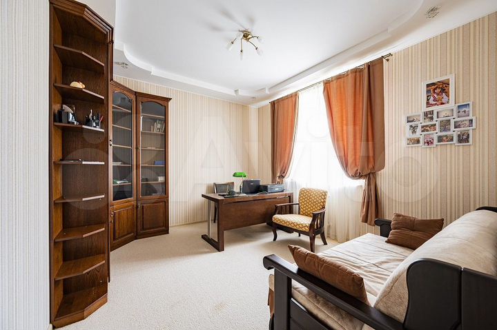 Коттедж 384 м² на участке 27 сот.