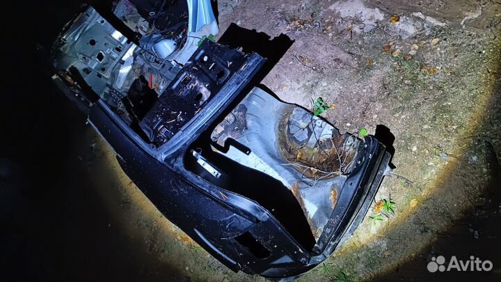 Гранта седан левая сторона заднее крыло порог