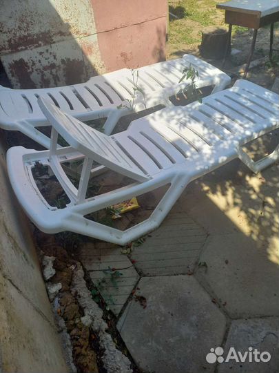 Шезлонг лежак пластиковый