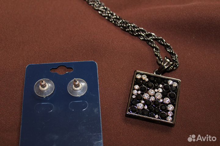 Кулон и серьги