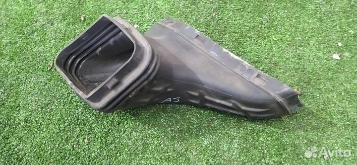 Воздухозаборник Audi A5 caeb 2011