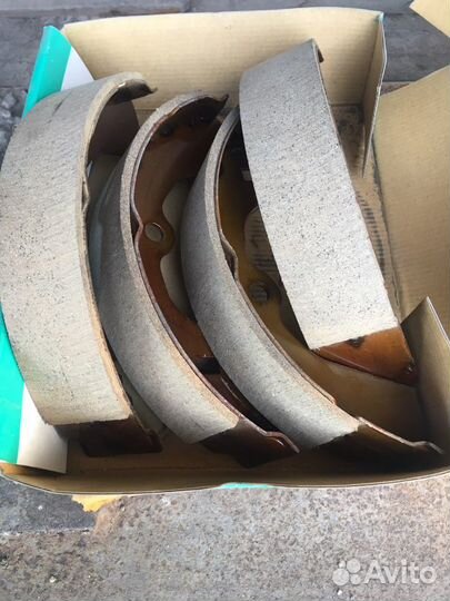 Задние тормозные колодки барабанные