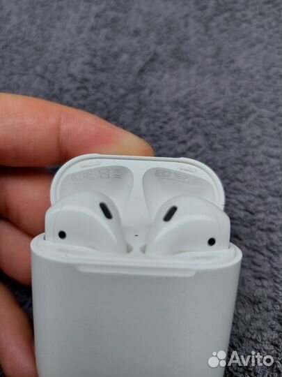 Беспроводные наушники apple airpods 1