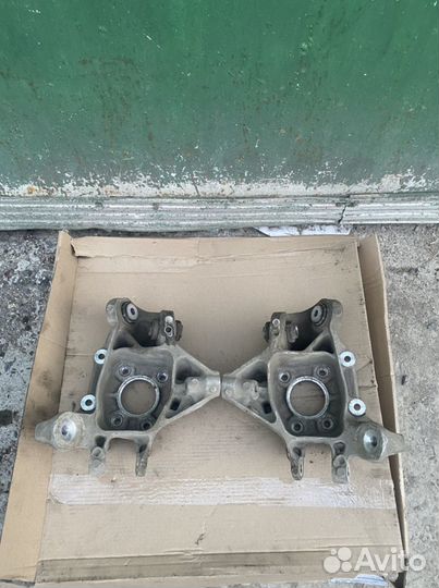 Кулак задний левый правый BMW G05 G06