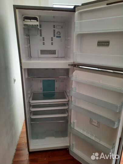 Холодильник toshiba