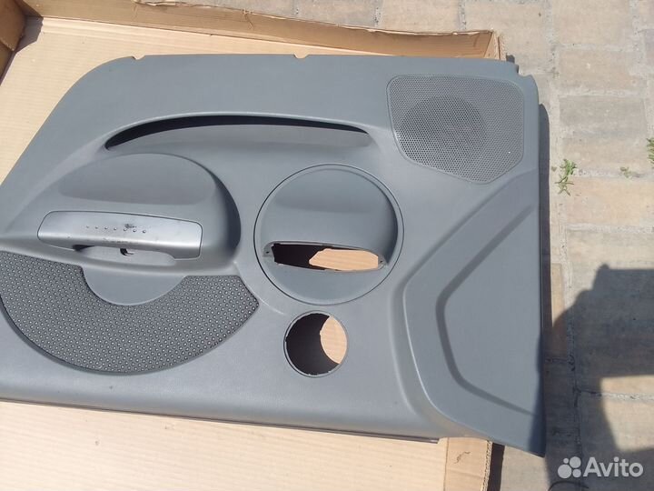 Обшивка передний правой двери Chevrolet Aveo T200