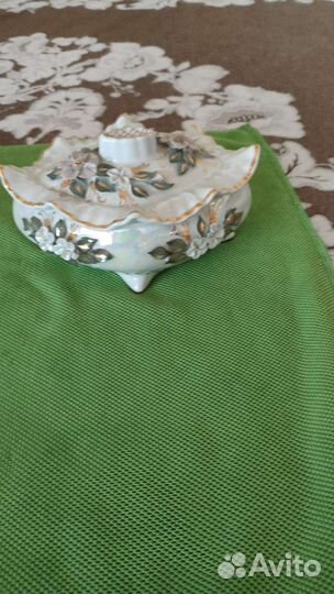 Фарфоровые вазы, сахарница