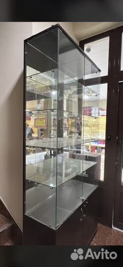 Стекляная ветрина