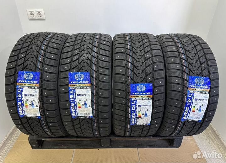 Tri Ace Snow White II Stud 285/45 R20 112H
