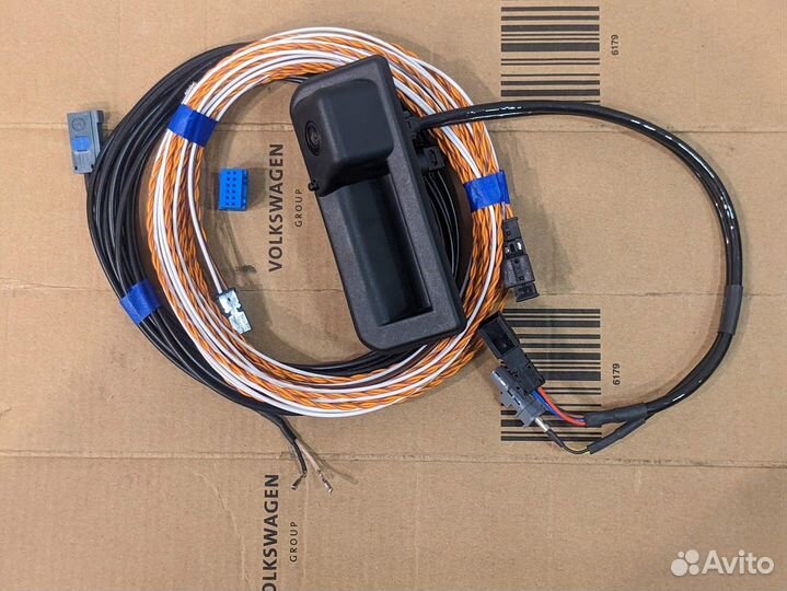 Камера заднего вида с омывателем VAG