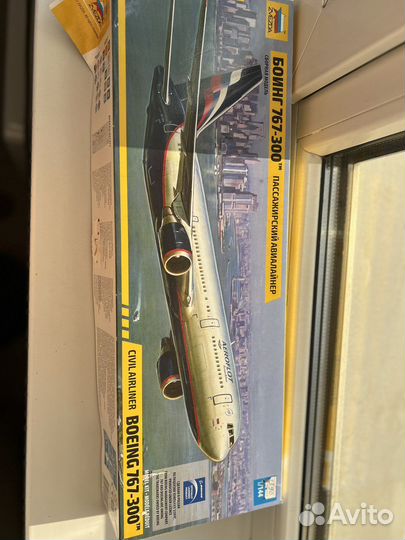 Сборная модель самолета боинг 767-300