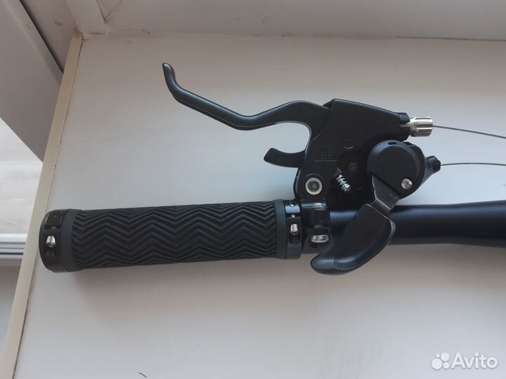 Велосипедный руль манетки shimano 3x8 с грипсами