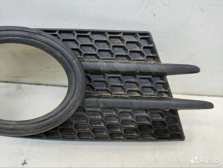 Решетка бампера передняя правая Volkswagen Tiguan