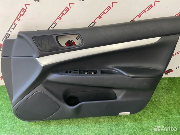 Обшивка передней двери Infiniti g25 v36