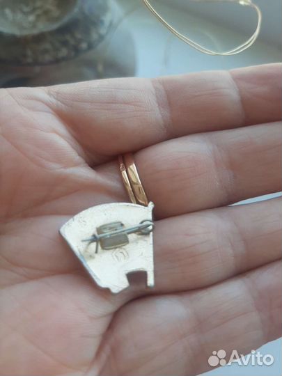 Комсомольский значок СССР