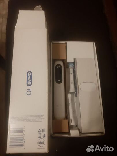 Электрическая зубная щетка oral b Io новая