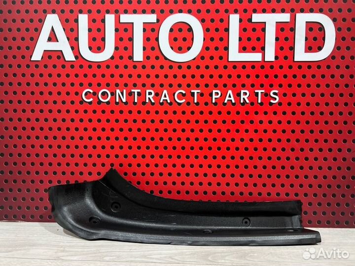 Водосток крышки багажника левый Mercedes-Benz Gle