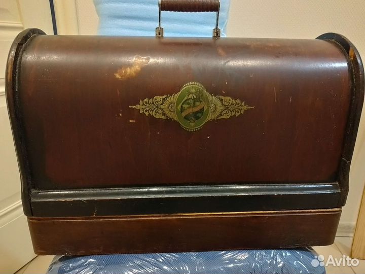 Старинная швейная машинка ручная