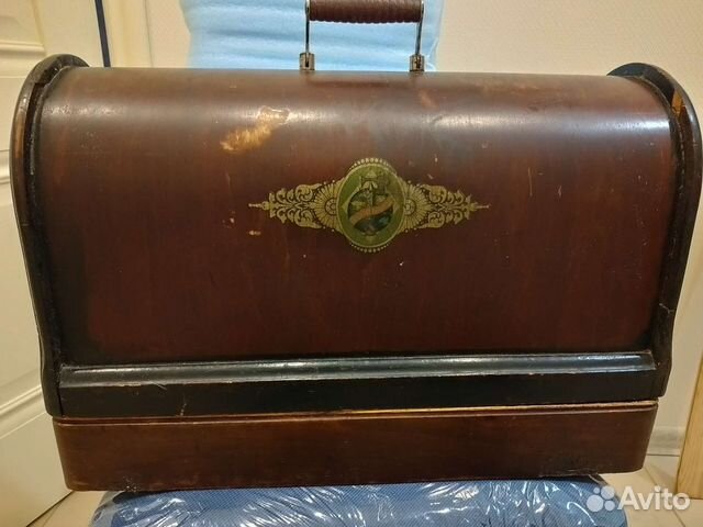 Старинная швейная машинка ручная