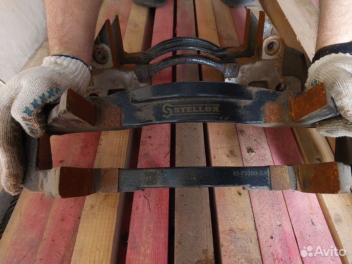 Держатель скобы дискового тормоза