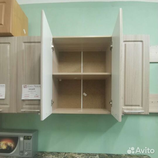Кухонные шкафы и столы