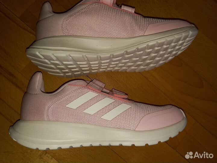 Кроссовки Adidas новые