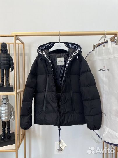 Moncler Montcla пуховик