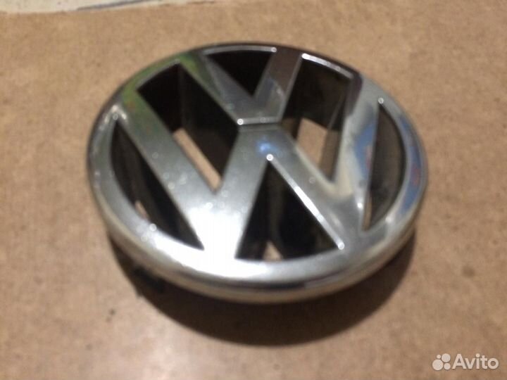 Эмблема решетки VW Passat B 5 3B0853601A