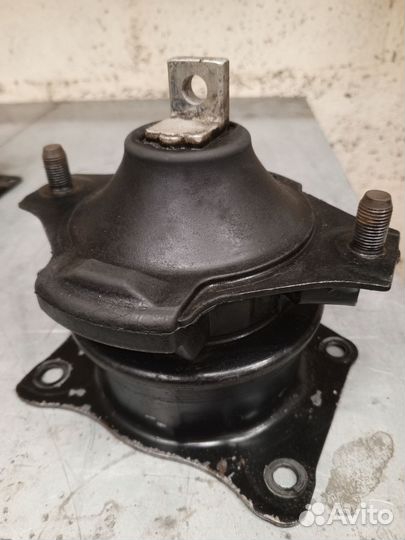 Подушка двигателя Honda accord 7