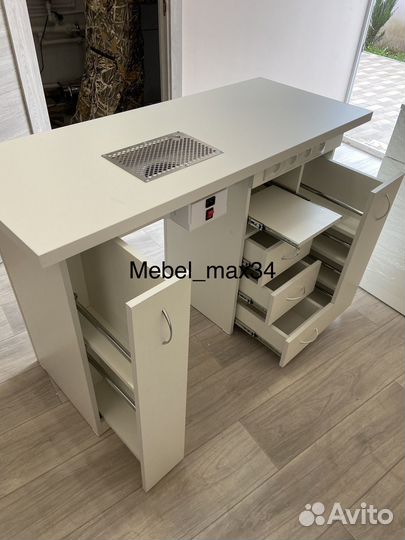 Маникюрный стол с вытяжкой новый