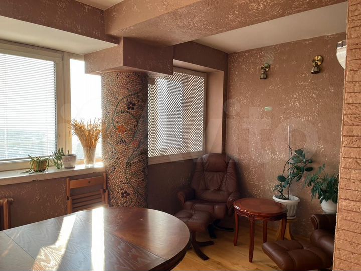 2-к. квартира, 80 м², 10/12 эт.