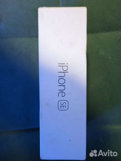 Коробка от iPhone SE