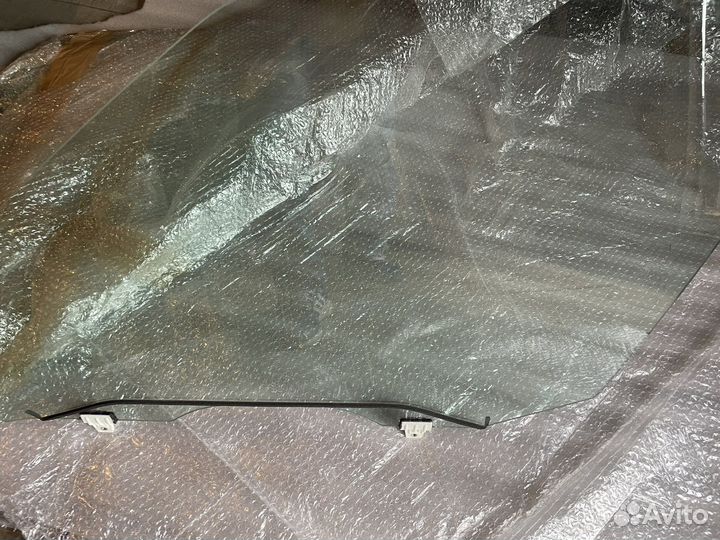 Комплект боковых передних стекол на Инфинити QX-80