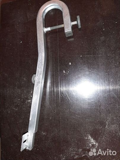 Крепление датчика эхолота