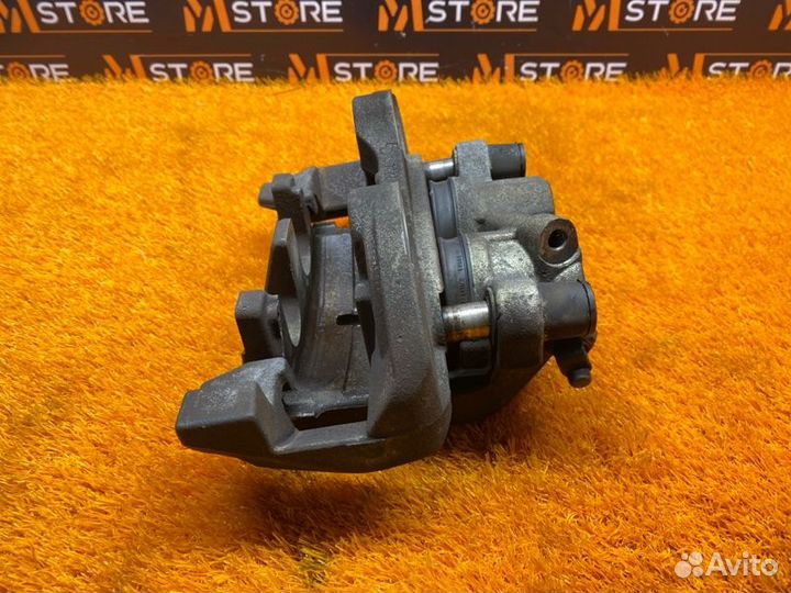 Суппорт передний левый Mercedes-Benz M-Class W164