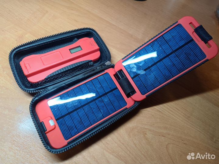 Повербанк + солнечная батарея Power Monkey Extreme
