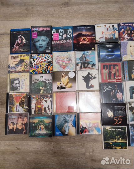 Две коробки CD дисков с музыкой
