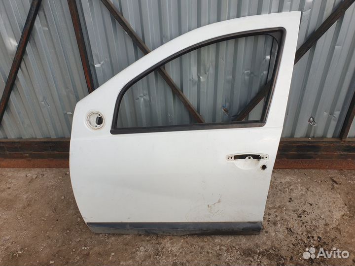 Дверь передняя левая Renault Sandero 1 Сандеро