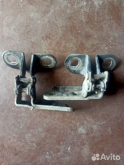 Петля двери багажника верхняя Range Rover 3