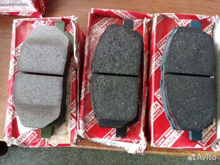 Тормозные колодки передние оригинал Toyota Lexus