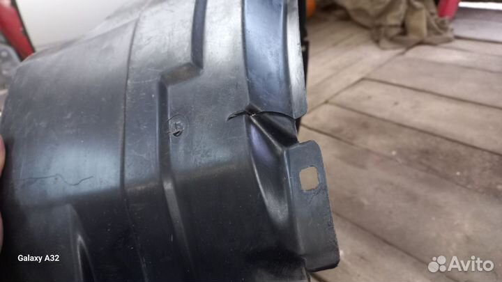 Подкрылок передний левый Suzuki grand vitara 1