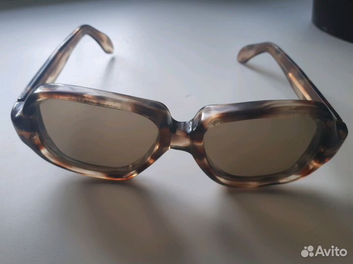 Очки солнцезащитные