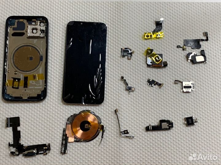 На разбор iPhone 13