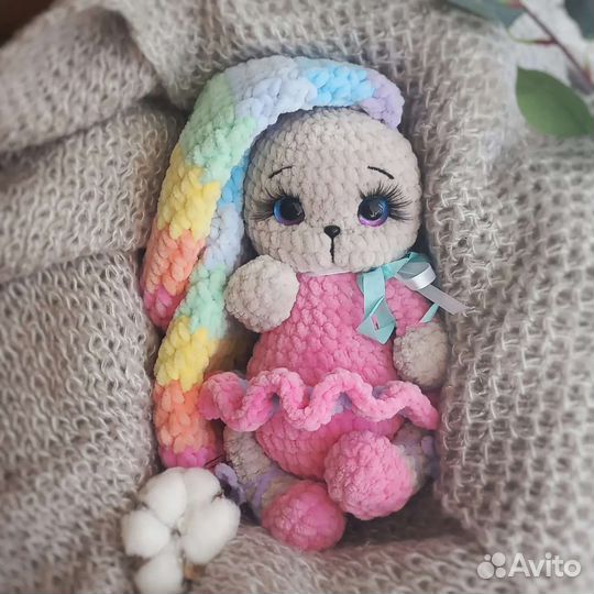 Зайка плюшевая вязанная