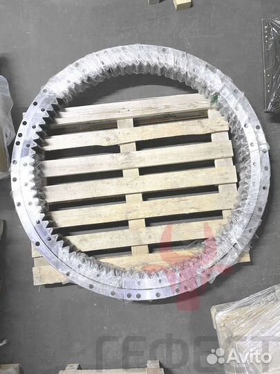 Поворотный круг Hitachi ZX240-3