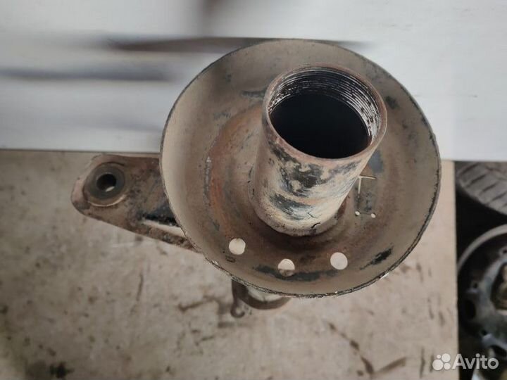 Кулак поворотный передний левый передний левый