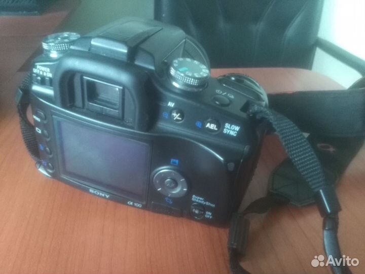 Продается зеркальный фотоаппарат 